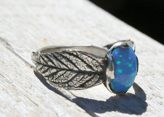 Opal Stone Sterling Silver Leaf Ring with Natural Stone Setting - Handcrafted Nature-inspired Jewelry